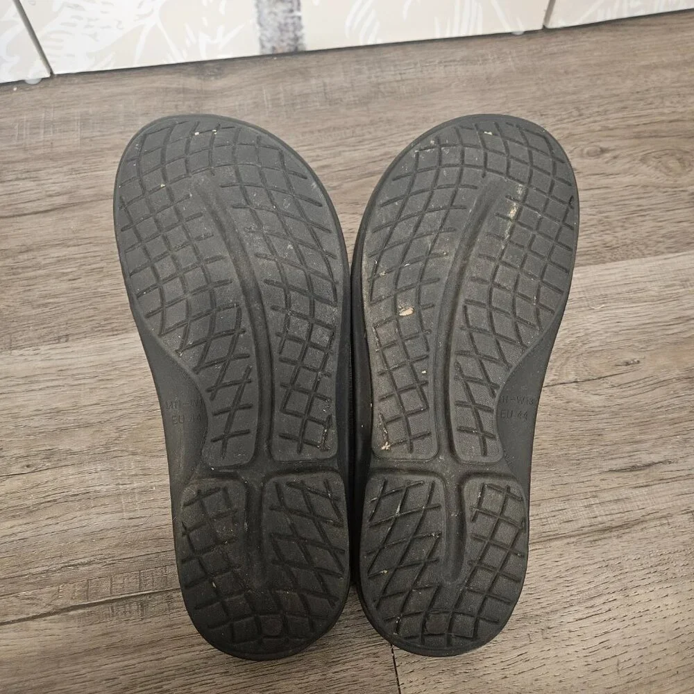 OOFOS Slides Men's 11 Women's 13 Black
